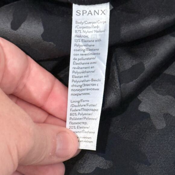 NWT SPANX Faux Leather Camo Leggings In Matte Black Womens Size M 20185R $110 - Picture 7 of 11
